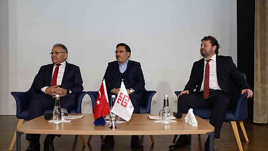 Çiçek ve Büyükkılıç AGÜ'de Teknofest gençliğiyle buluştu