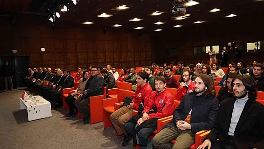 Çiçek ve Büyükkılıç AGÜ'de Teknofest gençliğiyle buluştu