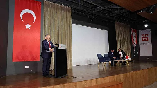 Çiçek ve Büyükkılıç AGÜ'de Teknofest gençliğiyle buluştu