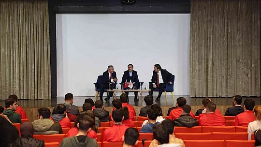 Çiçek ve Büyükkılıç AGÜ'de Teknofest gençliğiyle buluştu