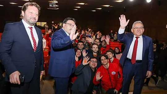 Çiçek ve Büyükkılıç AGÜ'de Teknofest gençliğiyle buluştu