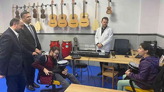 AK Parti Milletvekili Karayel, Belediyenin projelerini inceledi