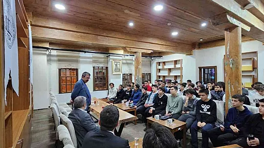 AK Parti Milletvekili Karayel, Belediyenin projelerini inceledi