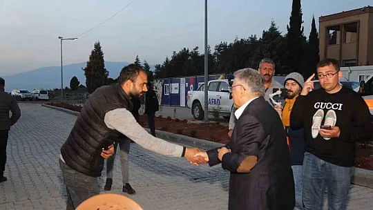 Başkan Büyükkılıç, Konteyner Kent'te depremzedelerle bir araya geldi