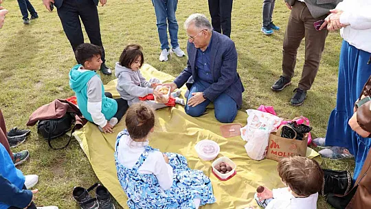 Başkan Büyükkılıç, Millet Bahçesi'ni dolduran vatandaşlarla buluştu