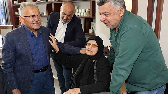 Başkan Büyükkılıç, Millet Bahçesi'ni dolduran vatandaşlarla buluştu