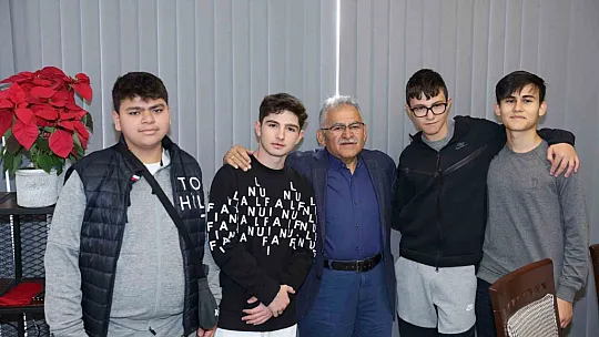 Başkan Büyükkılıç, Millet Bahçesi'ni dolduran vatandaşlarla buluştu
