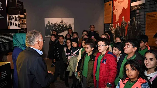 Minik Öğrencilerin, Başkanla Milli Mücadele Müzesi ziyareti