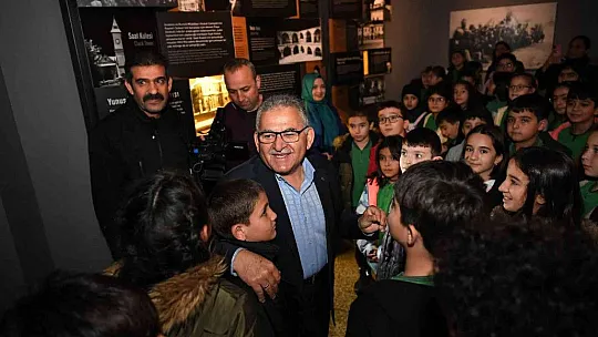 Minik Öğrencilerin, Başkanla Milli Mücadele Müzesi ziyareti