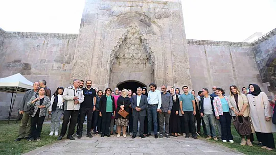Başkan Büyükkılıç tarihi Sultan Hanı'nda