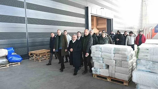 Büyükkılıç, OSB'de Yardım Toplama Merkezi'ni ziyaret etti