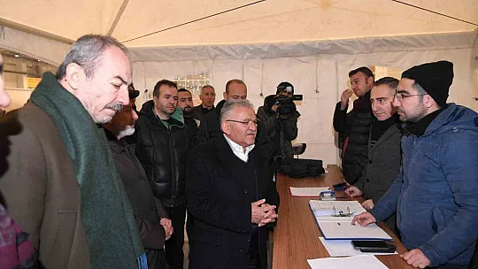 Büyükkılıç, OSB'de Yardım Toplama Merkezi'ni ziyaret etti