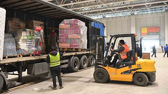 Büyükkılıç, OSB'de Yardım Toplama Merkezi'ni ziyaret etti
