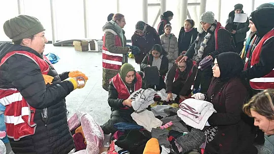 Büyükkılıç, OSB'de Yardım Toplama Merkezi'ni ziyaret etti