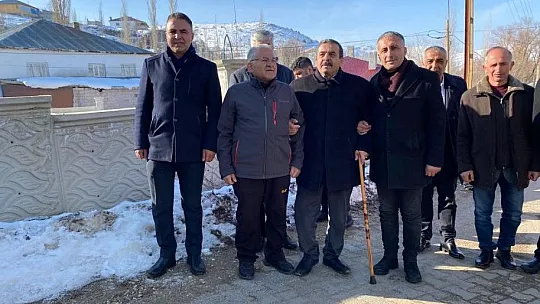 Büyükkılıç Sarız'a depremden 17 gün sonra gitti