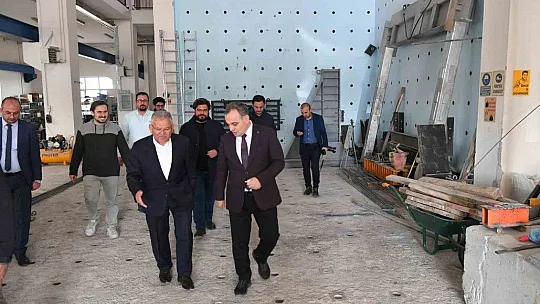 Deprem Araştırma Laboratuvarı'na ziyaret
