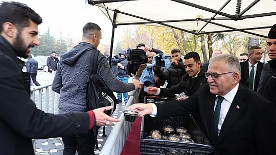 Başkan Büyükkılıç'tan ERÜ'de aşure ikramı