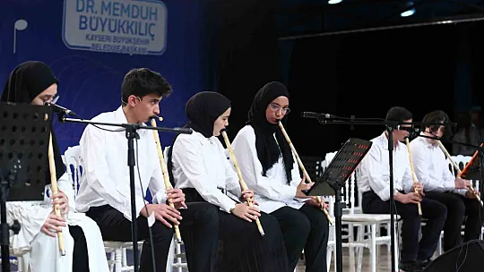 Büyükkılıç'tan kapanışına özel türkü