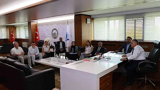 Başkan Büyükkılıç'tan raylı sistem toplantısı