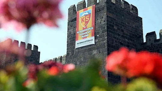 Kale surlarında Kayserispor'a 'pankartlı' destek!