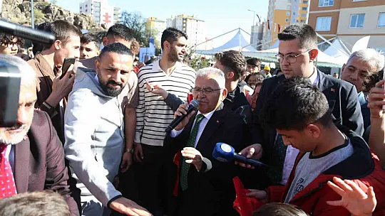 Başkan Büyükkılıç'tan miniklere 'Kayserispor' sürprizi