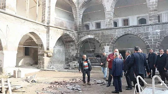 Büyükkılıç, vatandaşlara lokum ikram etti!