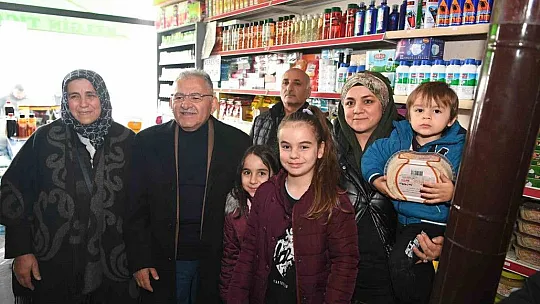 Başkan Büyükkılıç, Tomarza'da esnaf ve vatandaşla buluştu