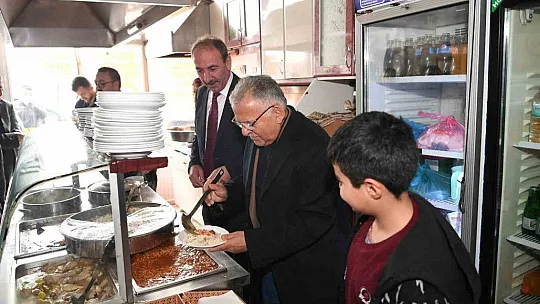 Başkan Büyükkılıç, Tomarza'da esnaf ve vatandaşla buluştu