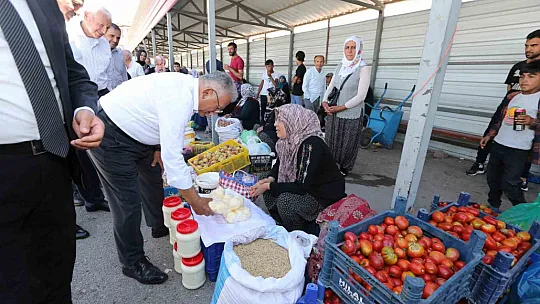 Tomarza'da esnafla buluştu