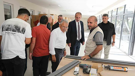 Tomarza'da esnafla buluştu