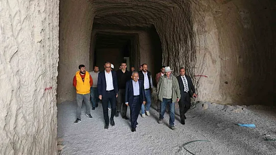 Başkan Büyükkılıç müzede incelemelerde bulundu