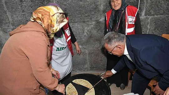 Büyükkılıç ve Vali hayır panayırına katıldı