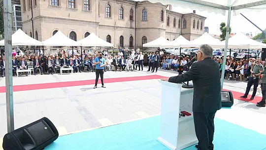 Lisede buluştular...