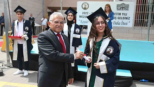Lisede buluştular...