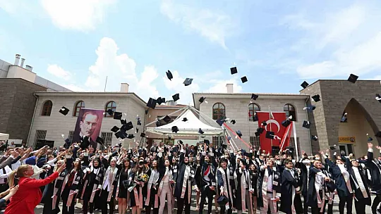 Lisede buluştular...