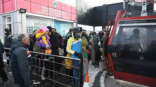 Büyükkılıç, Turistlerle Erciyes'te Buluştu