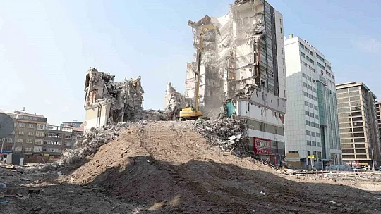Büyükkılıç Yurtlarda Kalan Depremzedeleri Ziyaret Etti