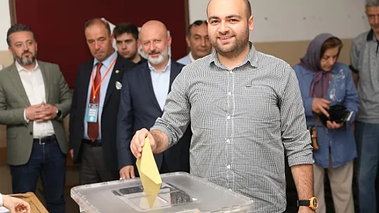 Çolakbayrakdar: Türkiye tüm dünyaya Demokrasi dersi verdi