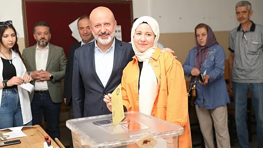 Çolakbayrakdar: Türkiye tüm dünyaya Demokrasi dersi verdi