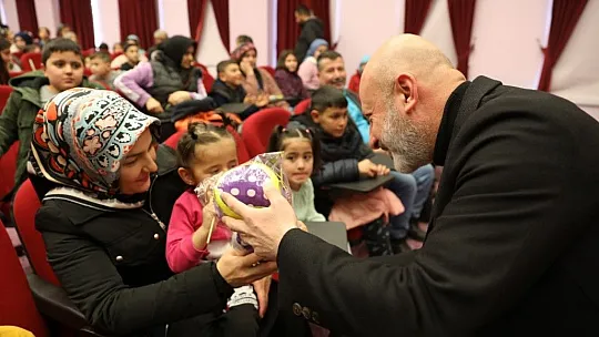 Başkan Çolakbayrakdar 'Bu zor günleri, her birlikte el ele gönül gönüle aşacağız'