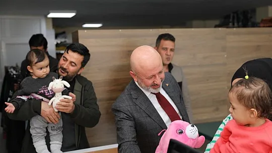 Çolakbayrakdar, depremzede ailelerle bir araya geldi