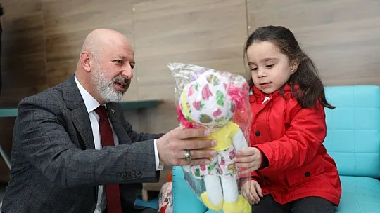 Çolakbayrakdar, depremzede ailelerle bir araya geldi