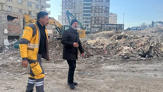 Çolakbayrakdar: Her şartta depremzede kardeşlerimizin yanındayız