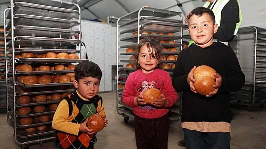 Kocasinan 'Mobil fırın ile her gün 16 bin sıcak ekmek dağıtıyor