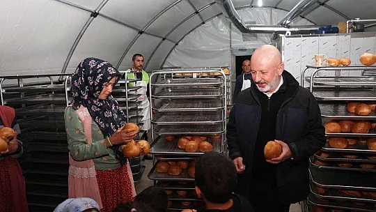 Kocasinan 'Mobil fırın ile her gün 16 bin sıcak ekmek dağıtıyor