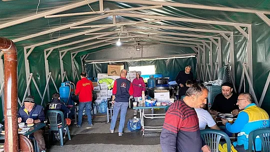 Başkan Çolakbayrakdar: 'Son yaralar sarılana kadar afet bölgesindeyiz'