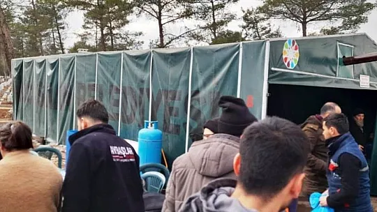 Başkan Çolakbayrakdar: 'Yaraların en hızlı şekilde sarılması için var gücümüzle çalışıyoruz'