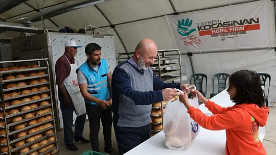 Kocasinan, günde deprem bölgesinde günde 16 bin sıcak ekmek dağıtıyor