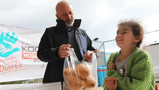 Kocasinan, günde deprem bölgesinde günde 16 bin sıcak ekmek dağıtıyor
