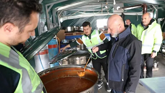 Kocasinan, günde deprem bölgesinde günde 16 bin sıcak ekmek dağıtıyor